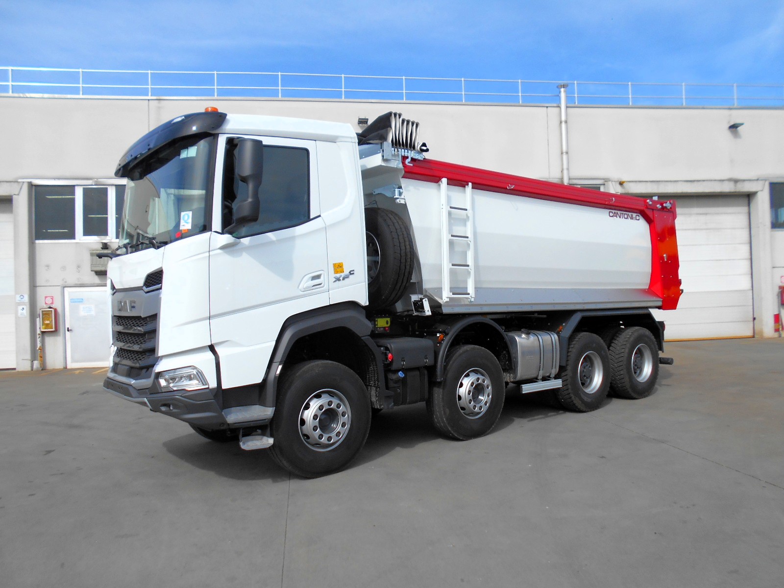 DAF XFC 480 FAD 8X4 M.O. - RIBALTABILE CANTONI - immagine 2
