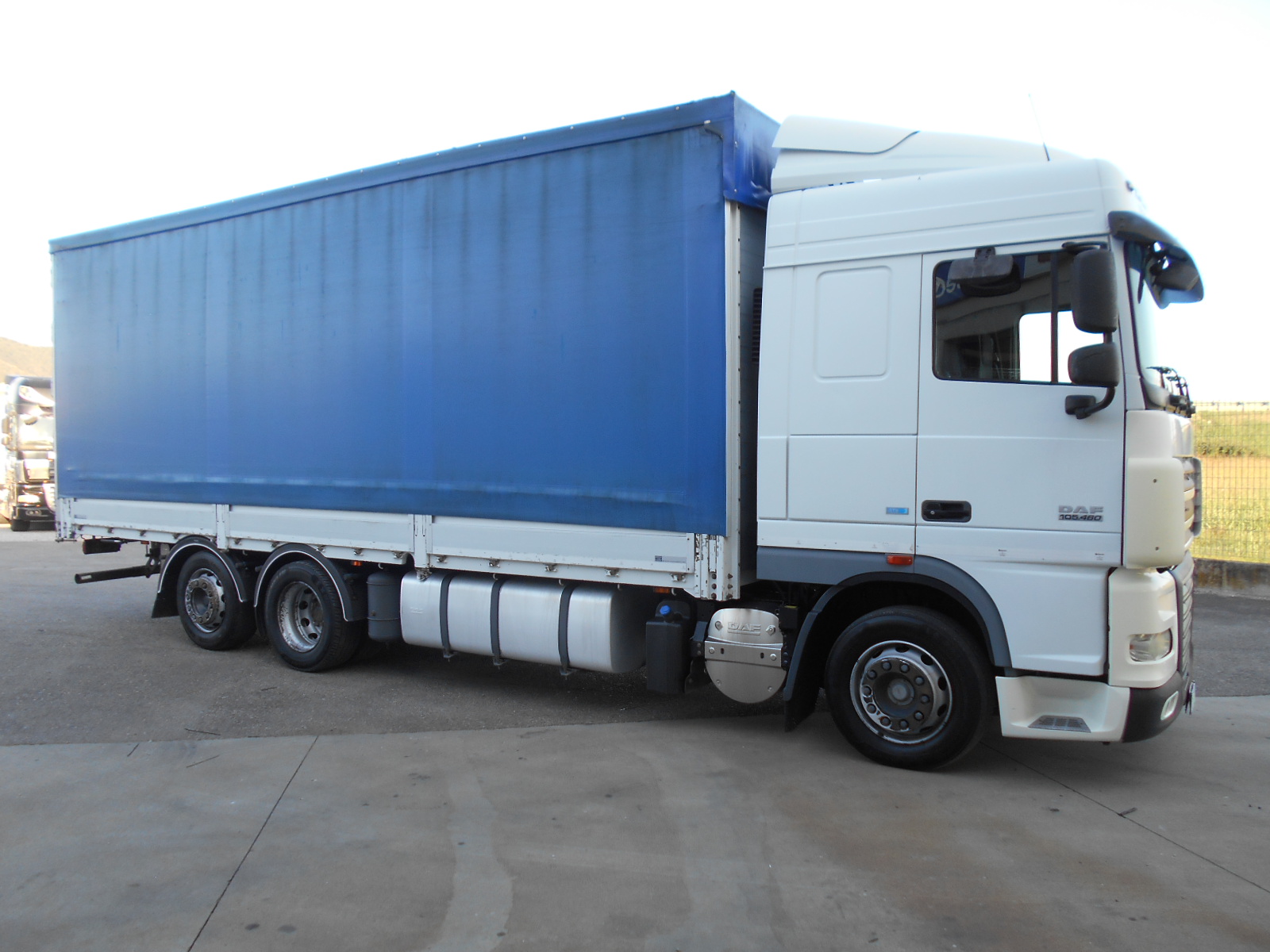 DAF FAN XF 105.460 CENTINATO 6x2 - immagine 2